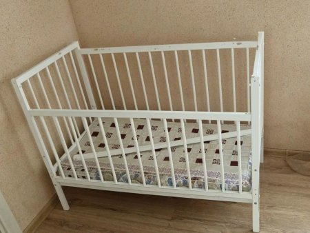 Готова к выдаче детская кроватка с матрасом